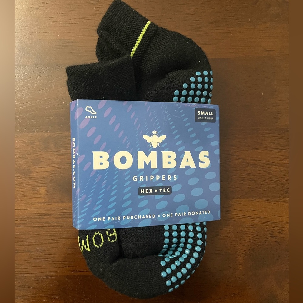 New Women’s Bombas Grippers socks - small